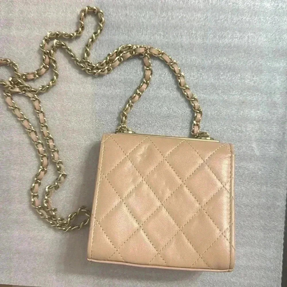 Chanel
Lambskin Quilted Mini Trendy CC Clutch With Chain - Picture 10 of 16